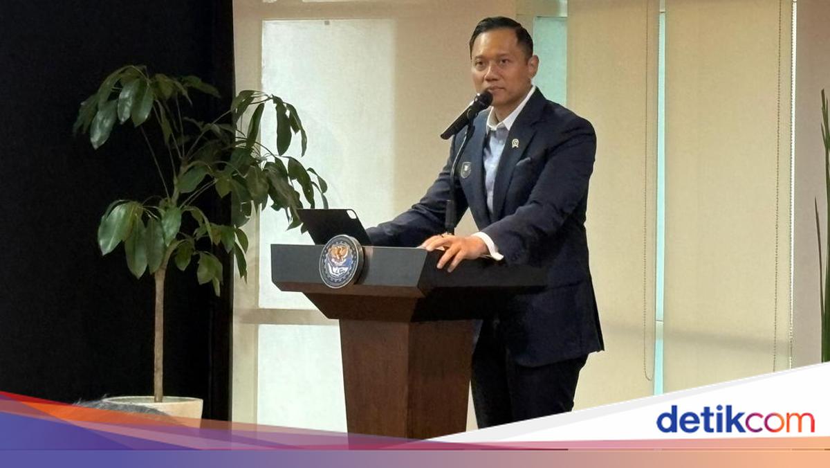 AHY Buka Suara soal Proyek Jalan Trans Papua