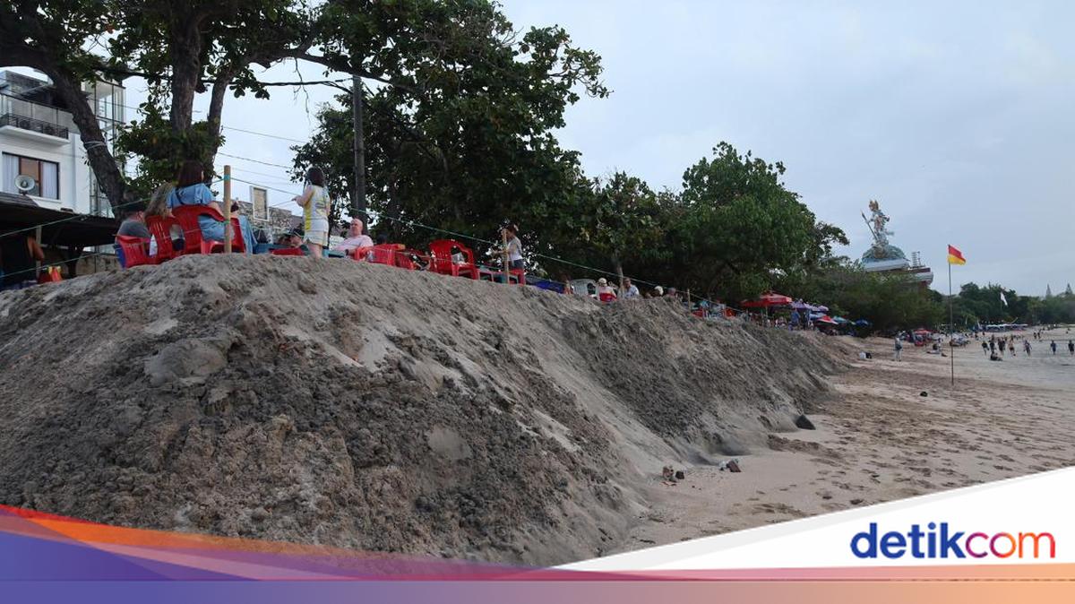 Ada Gundukan Tebing Pasir Bekas Abrasi