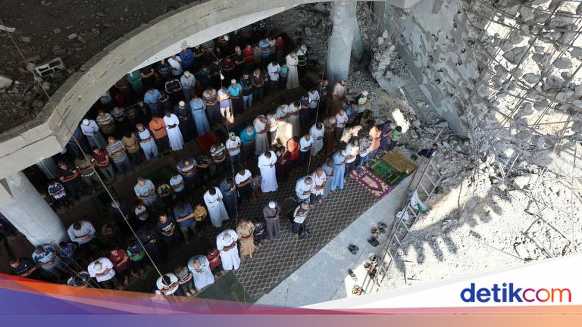 Azan Kembali Berkumandang di Reruntuhan Masjid Gaza
