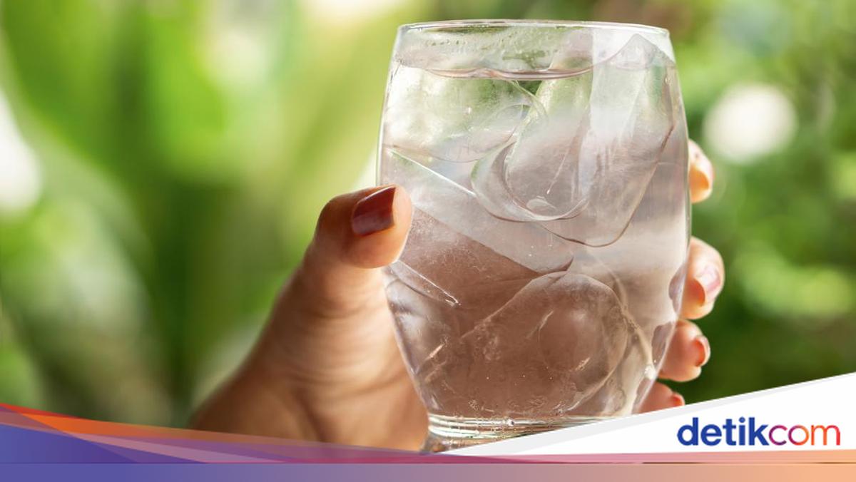 Benarkah Minum Air Dingin Bikin Gemuk? Ini Penjelasannya