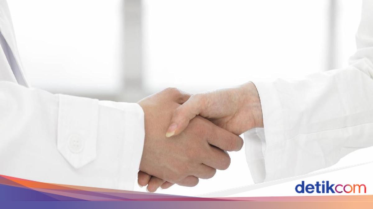 Bolehkah Berjabat Tangan dengan Lawan Jenis? Ini Penjelasan Ulama