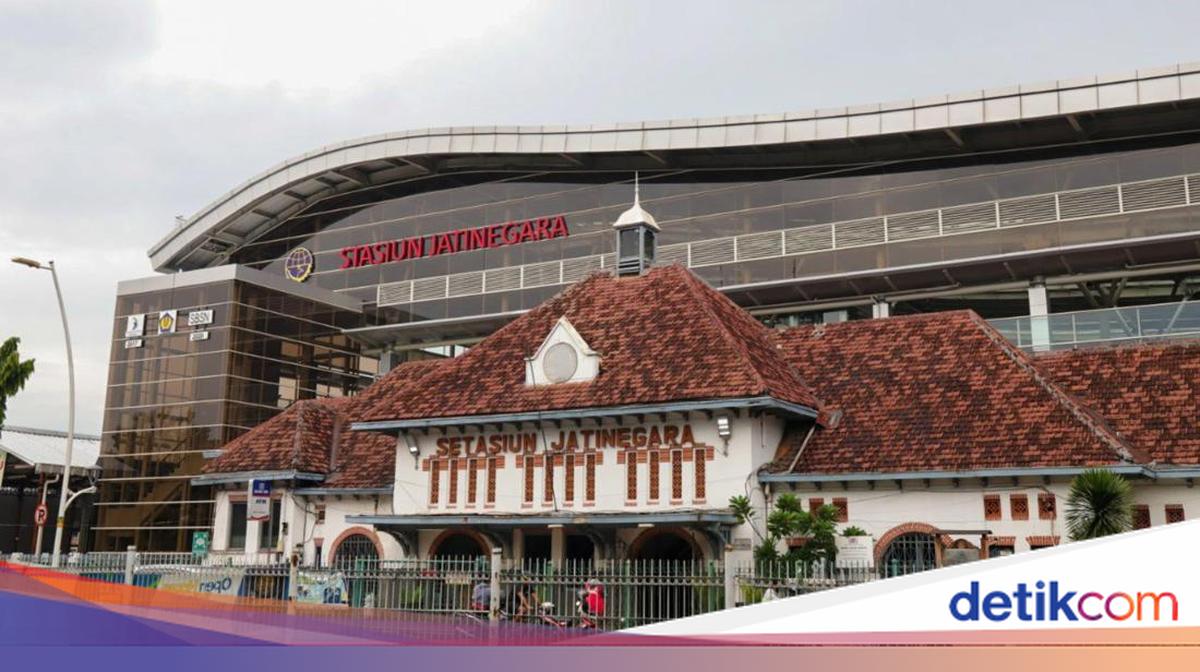 Daftar Kereta Api yang Berhenti Luar Biasa di Stasiun Jatinegara Saat HUT TNI