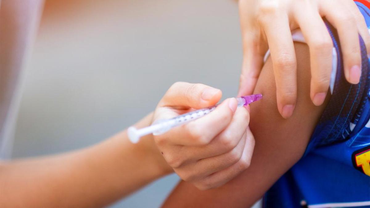 Dear Ortu, Jangan Malas Bawa Anak Imunisasi! Ini Alasan Tak Cukup Sekali Suntik