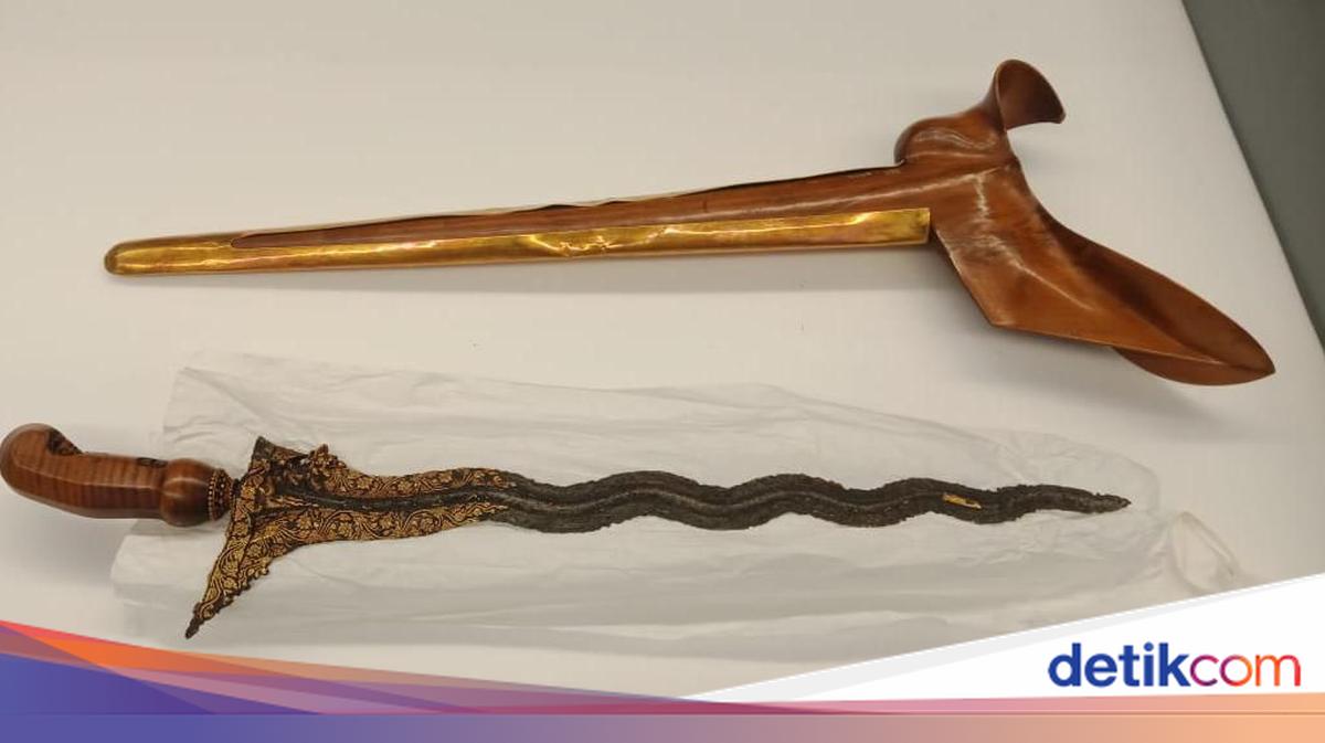 Keris Naga Siluman Pulang Kampung