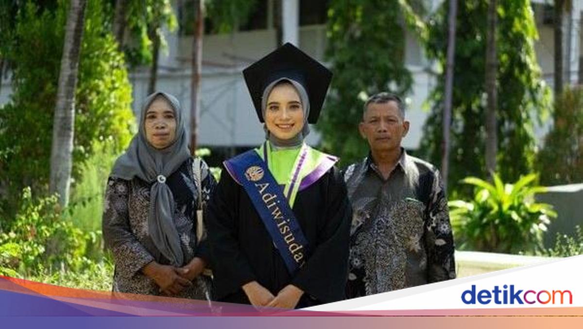 Kisah Ela, Anak Petani Jombang yang Jadi Wisudawan Terbaik Unesa