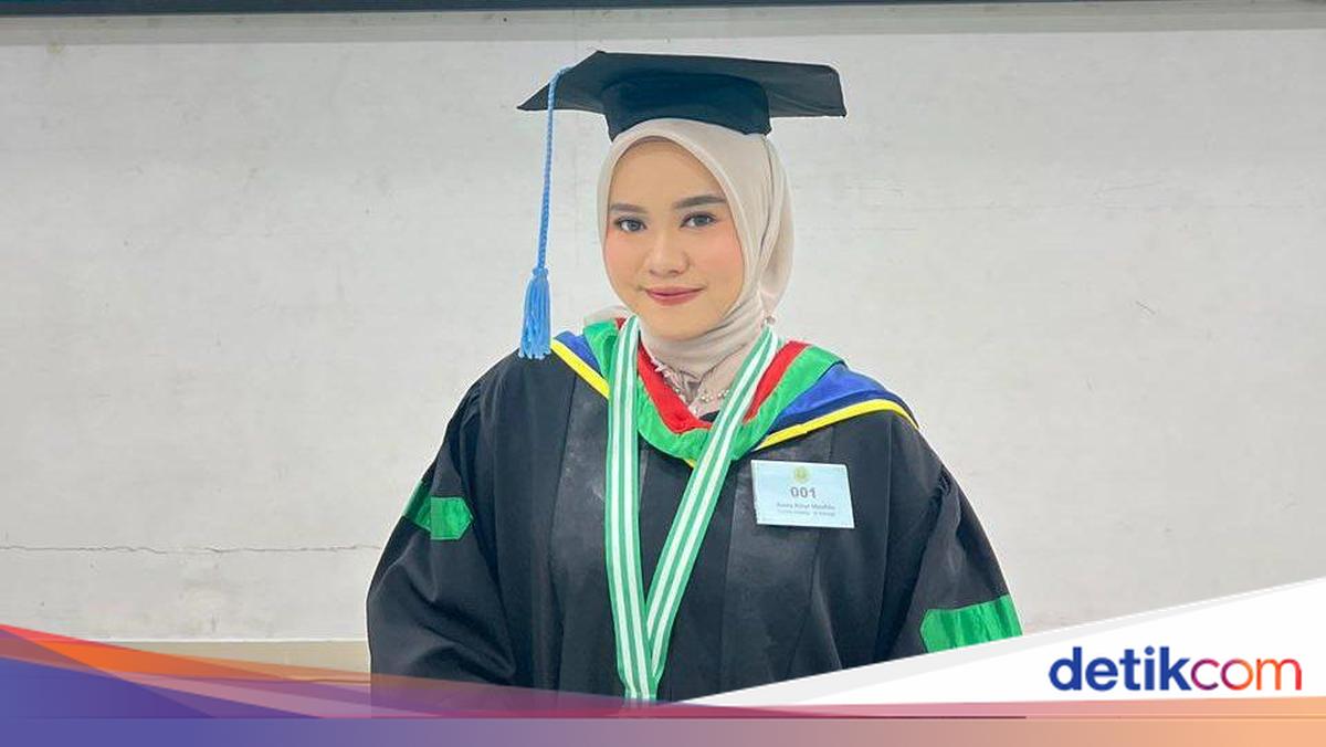 Kisah Hawa, Wisudawan Terbaik UNJ yang Tempuh 80 km Setiap Hari ke Kampus
