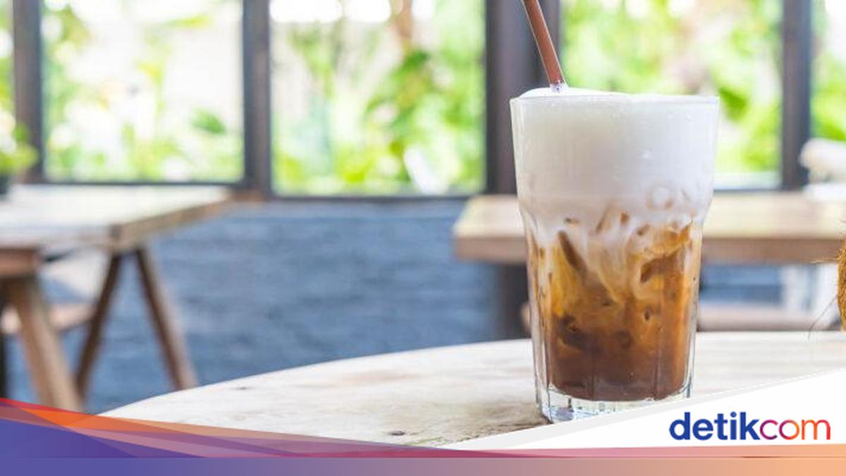 Kopi Susu Campur Santan Lagi Tren, Amankah untuk Kesehatan?