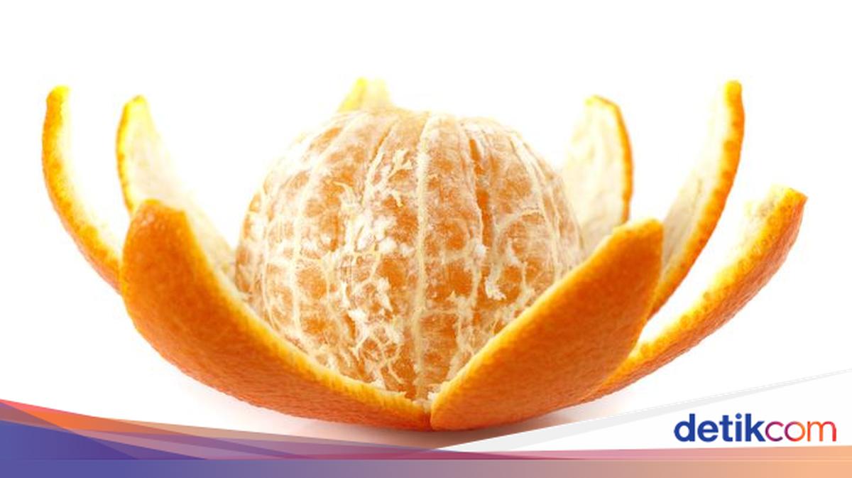 Mengenal Serabut Putih pada Jeruk, Aman Dimakan atau Harus Dibuang?