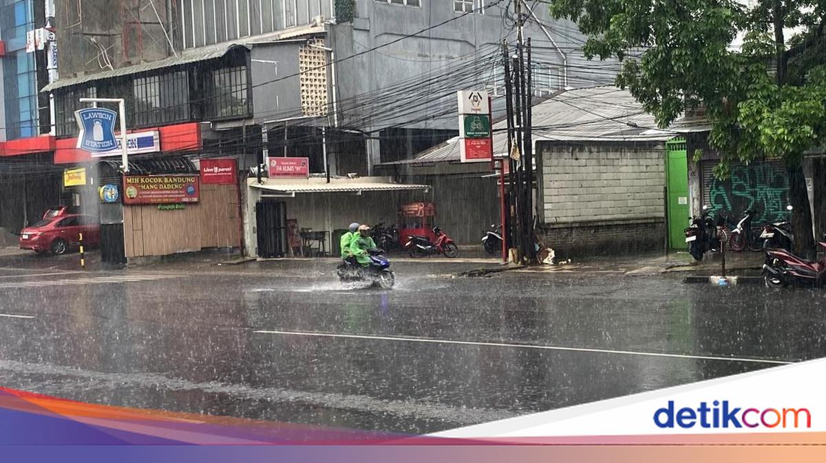 Meski Cuaca Terik, Wilayah-wilayah Ini Perlu Waspada Hujan Sepekan ke Depan!