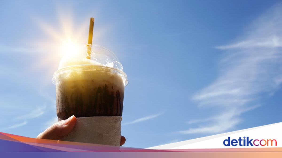 Minum Kopi saat Cuaca Panas Terik, Aman atau Tidak?