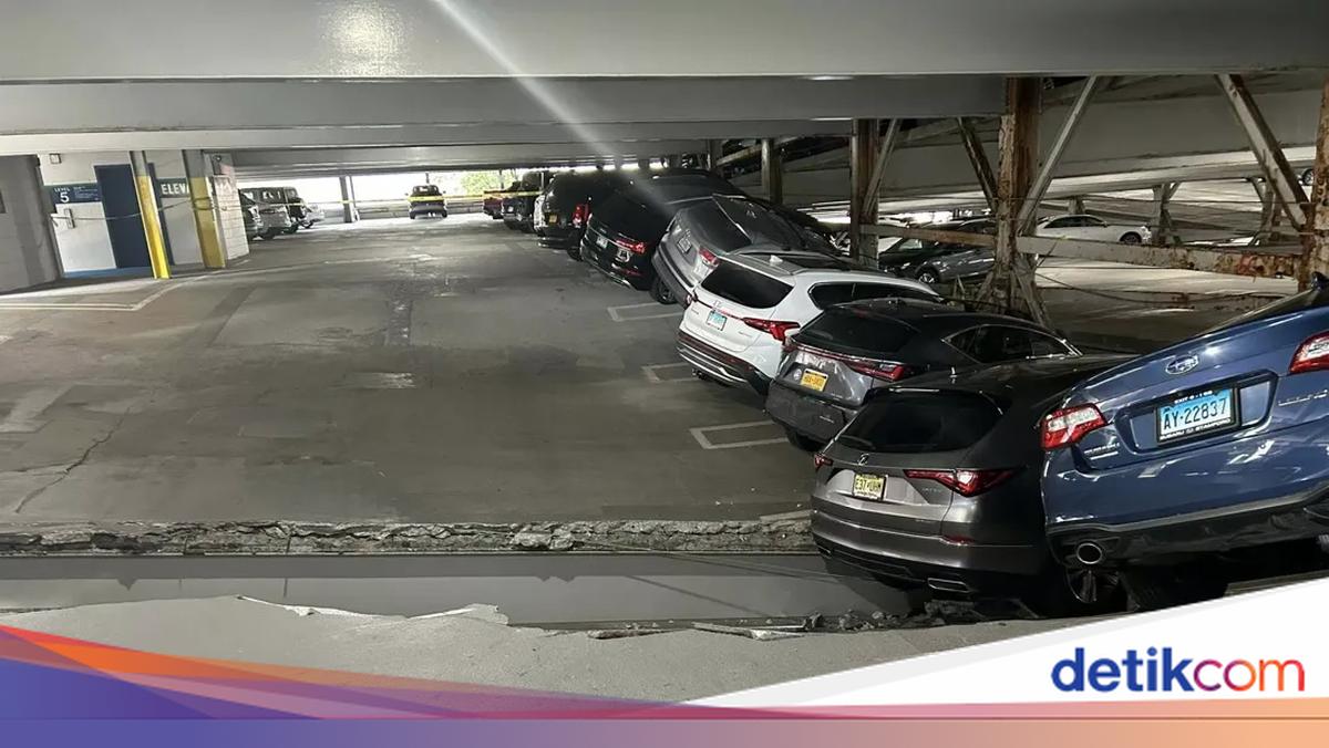 Ngeri! Parkiran Bertingkat Runtuh, Mobil Hancur-Ratusan Terjebak