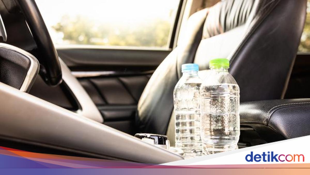Simpan Botol Minum dalam Mobil, Apakah Airnya Aman Dikonsumsi?